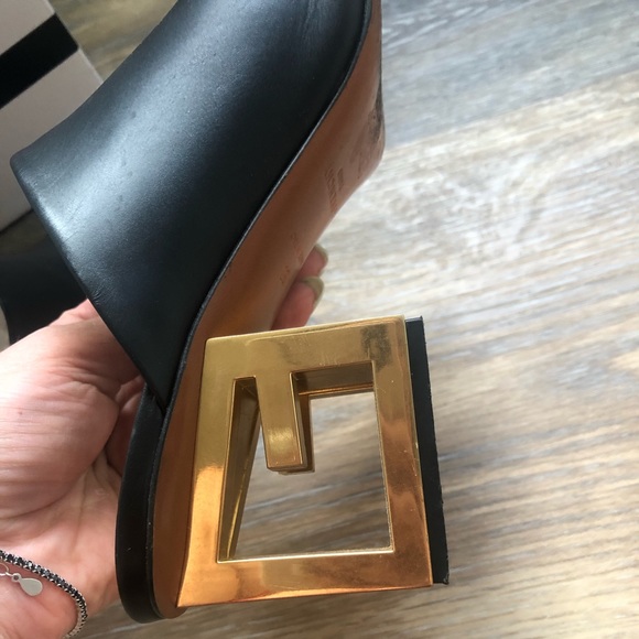 Givenchy triangle mules size 38 100% calf - Picture 8 of 15